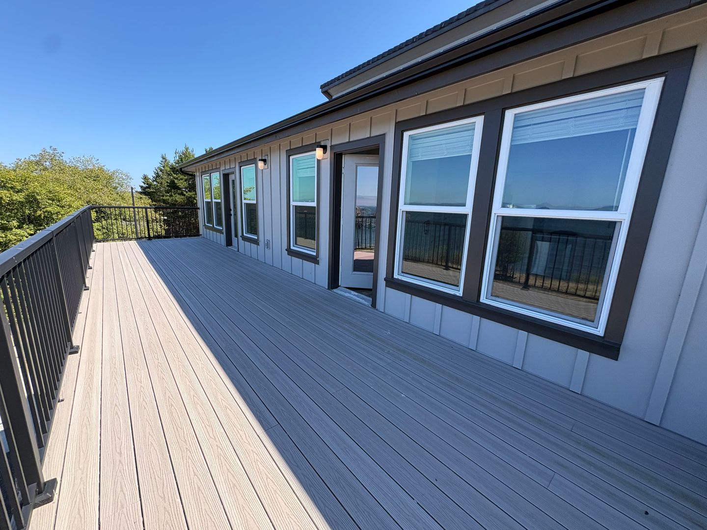 Astoria Apartment: 461 32nd Street