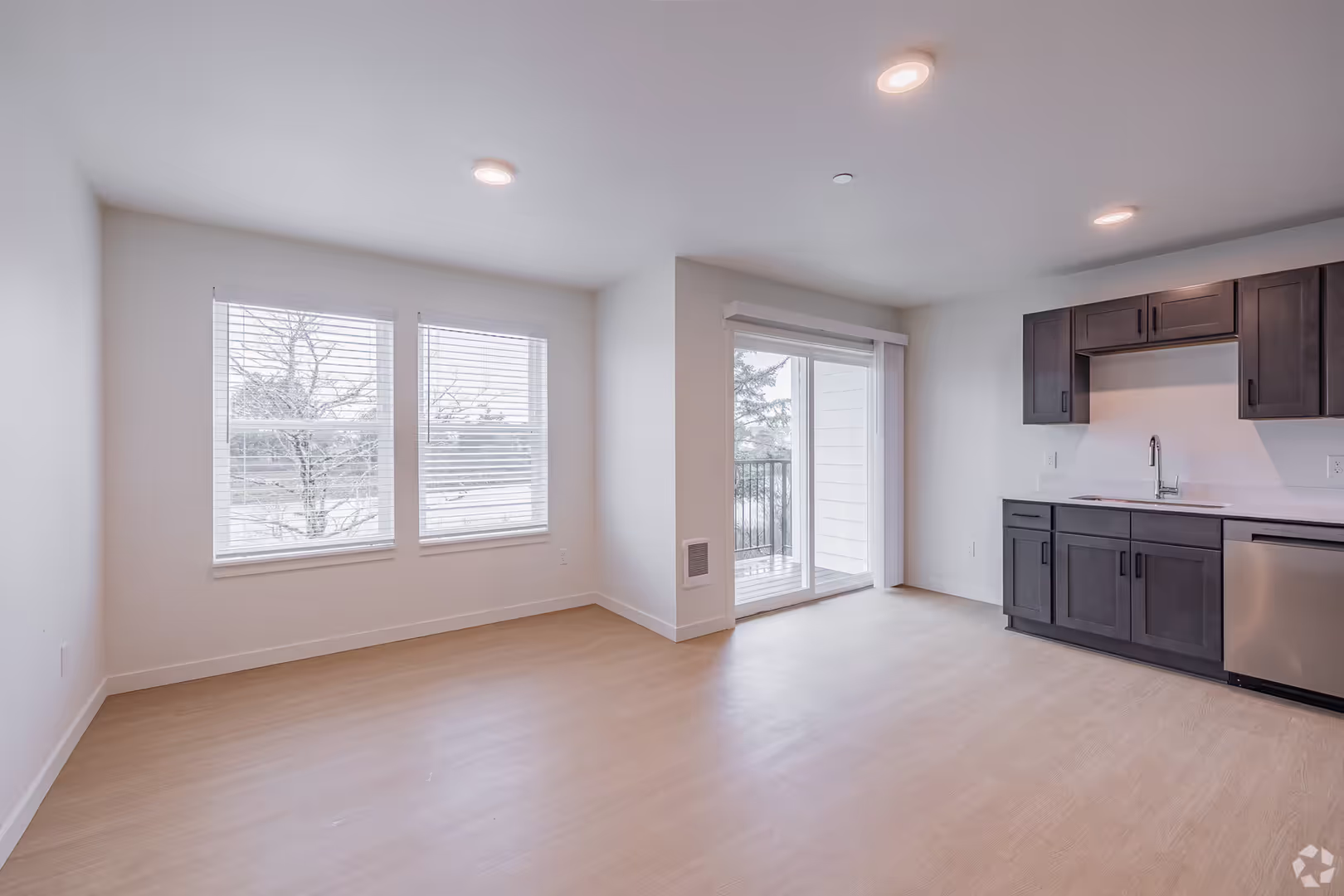 Seaside Apartment: 1000 S. Holladay Drive