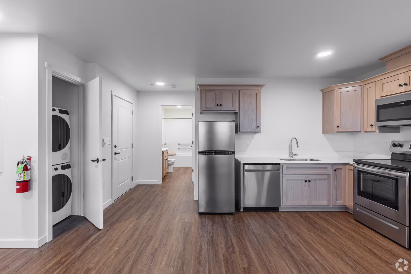 Astoria Apartment: 461 32nd Street