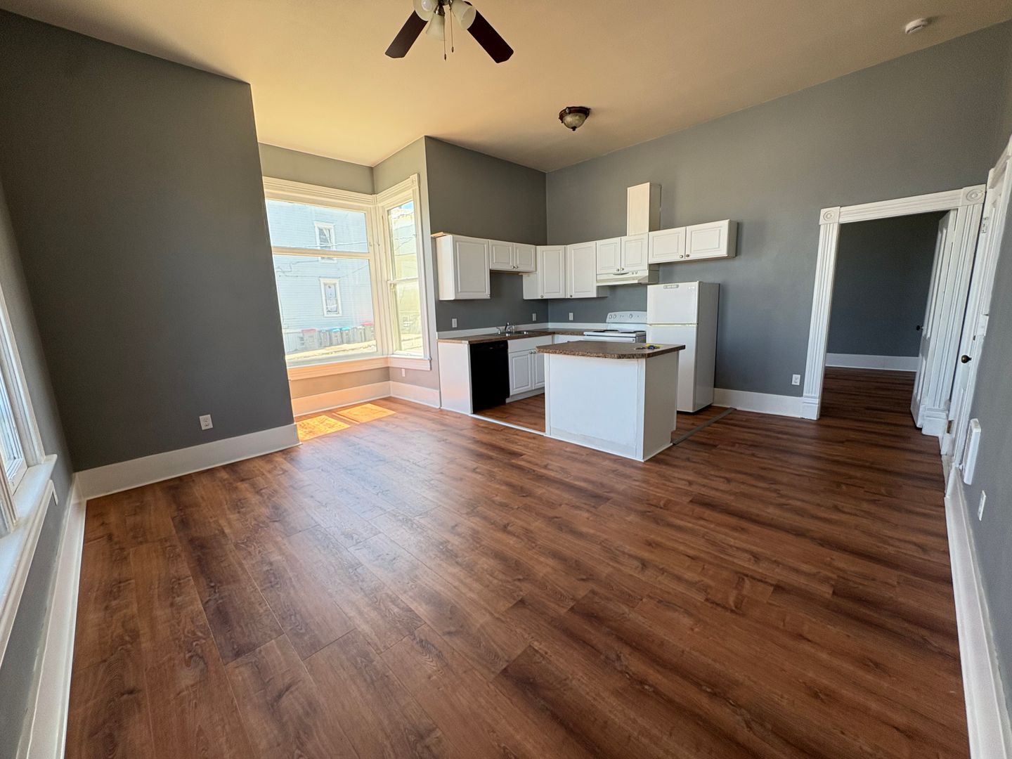 Astoria Apartment: 591 Commercial Street