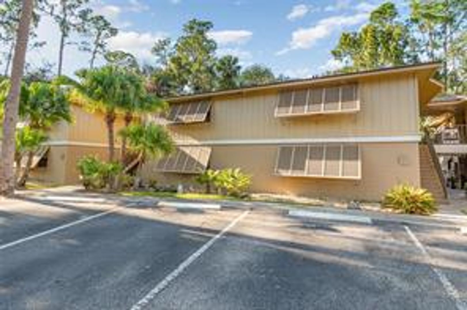 Deltona House: 120 Hibiscus Woods Court #8D