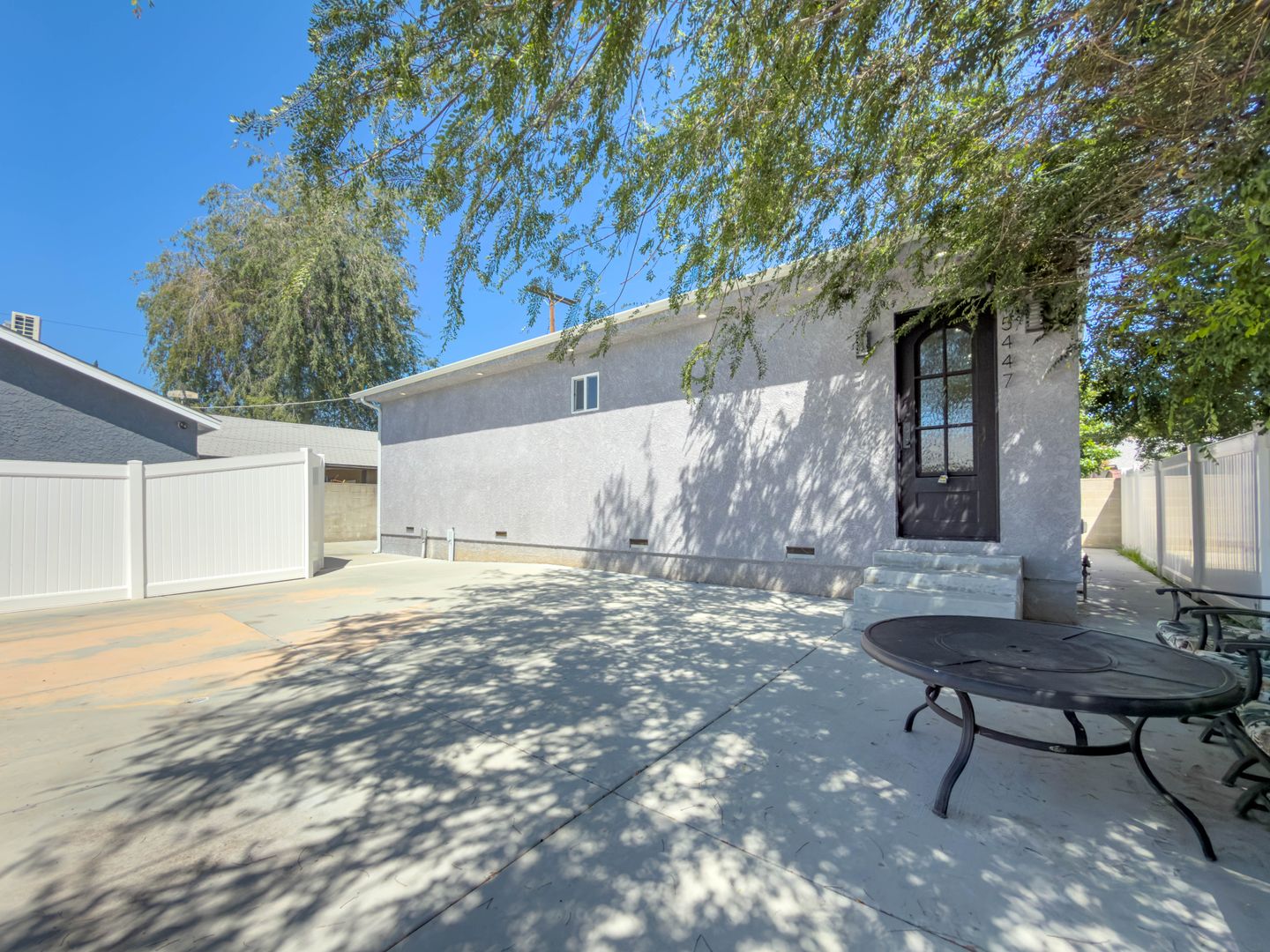 Mission Hills Apartment: 15449 El Septo St