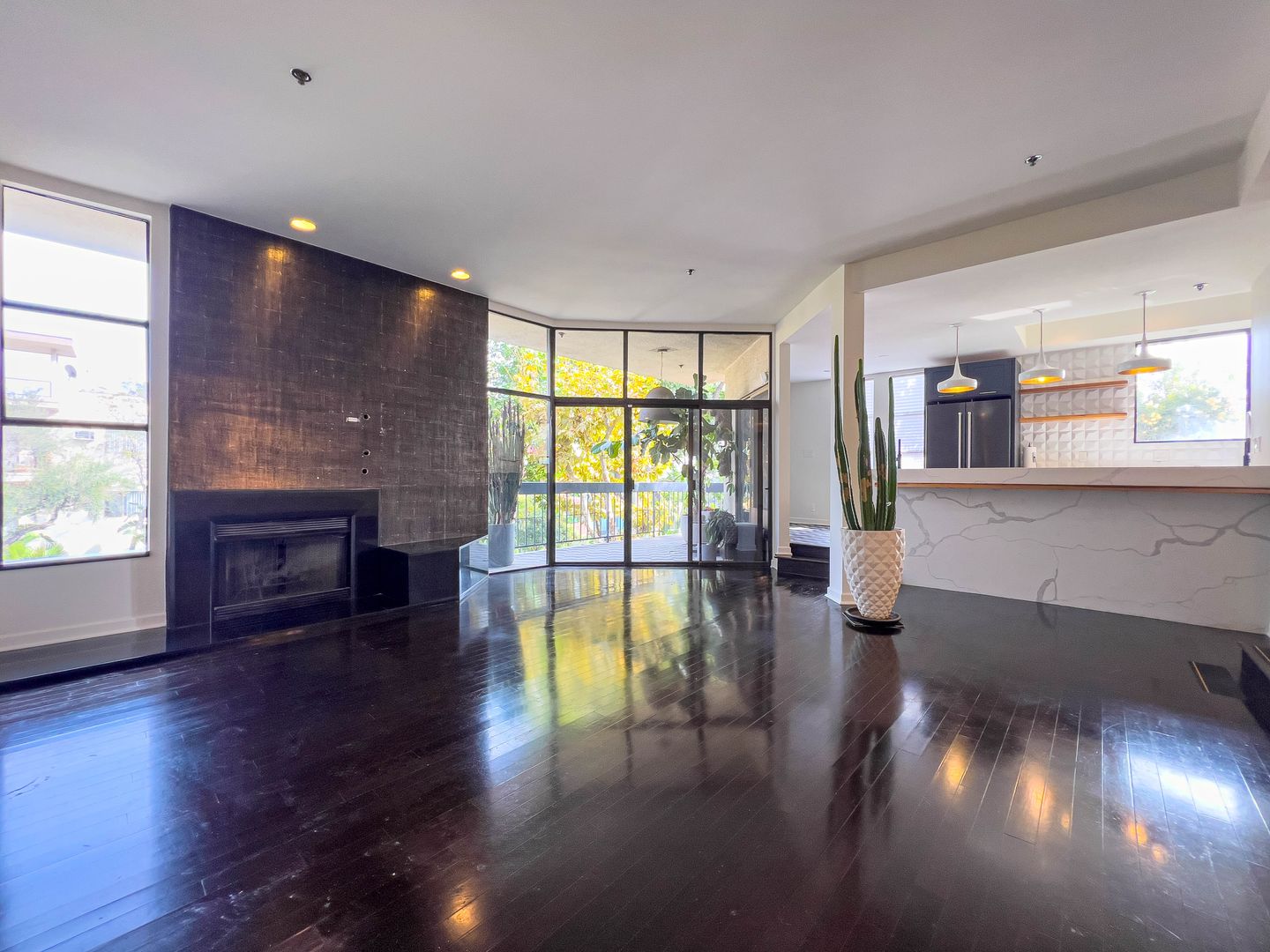 West Hollywood Condo: 935 Westbourne Dr #103