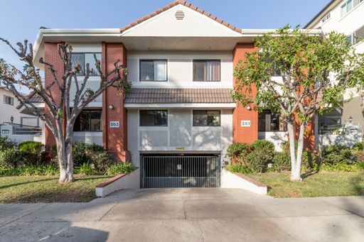 Spacious 3BR Townhouse in Glendale! – photo 1
