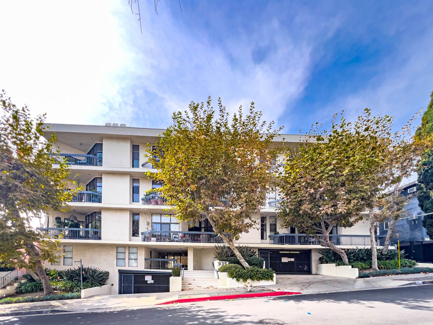 West Hollywood Condo: 935 Westbourne Dr #103