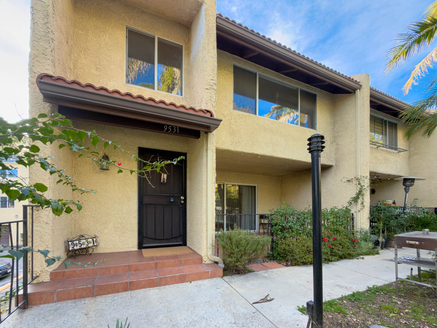 Burbank Townhome: 9531 Via Ricardo