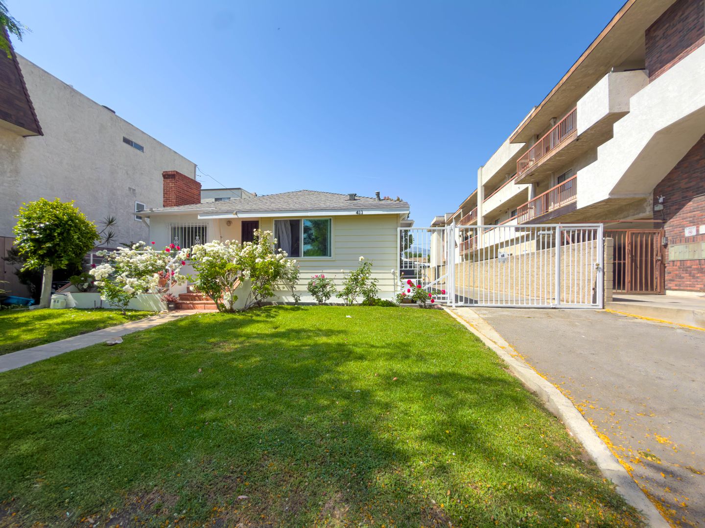 Glendale Apartment: 411 W Windsor Rd