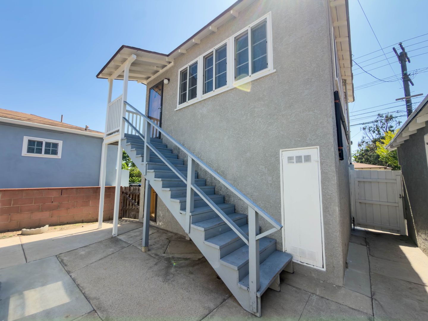 Burbank Apartment: 4114 W Victory Blvd