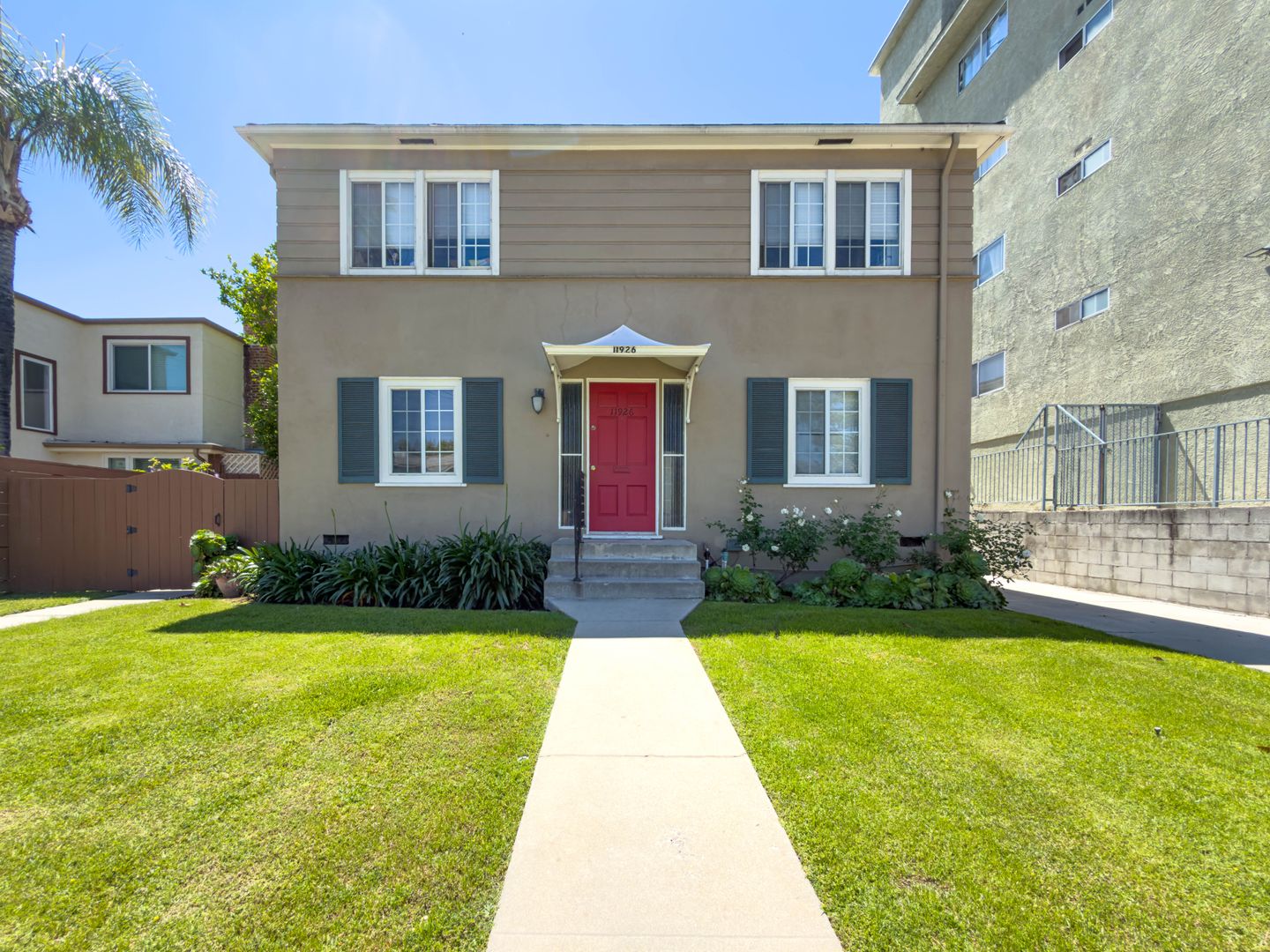 Valley Village Apartment: 11926 Magnolia Blvd