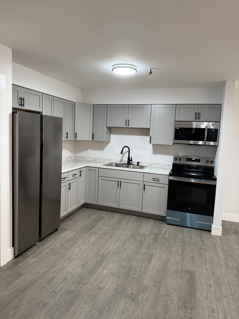 Rockford Apartment: 3701 Trilling Ave