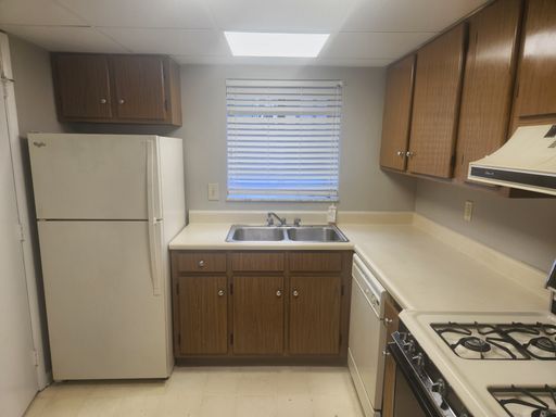 Recently Updated 1bed 1 bath with stackable Washer and Dryer in unit.