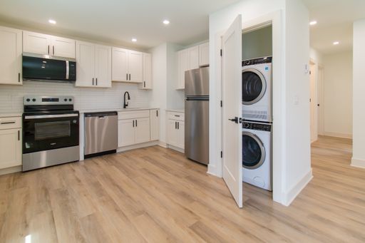 Bright, Spacious & Modern 2 Bedroom in Historic Downtown Easton!! – photo 1
