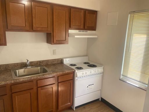 Newly Upgraded 2 Bedroom/1 Bath, Skytop Village Apartments – photo 1