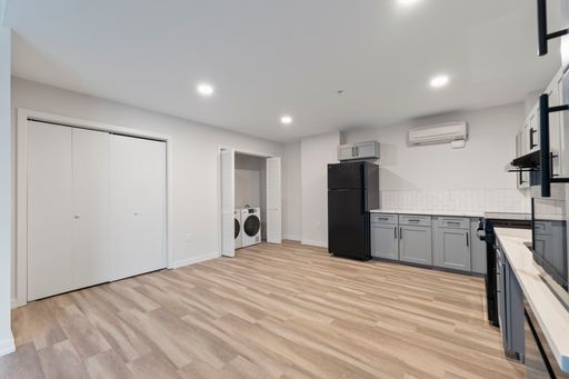 Chic & Modern Retreats: Your Stylish One-Bedroom Haven Awaits!