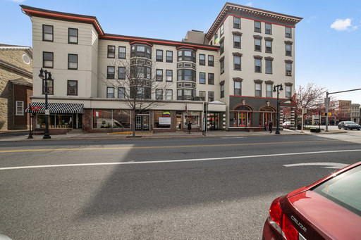 Bright, Spacious & Modern 1 Bedroom in Historic Downtown Easton!! – photo 1