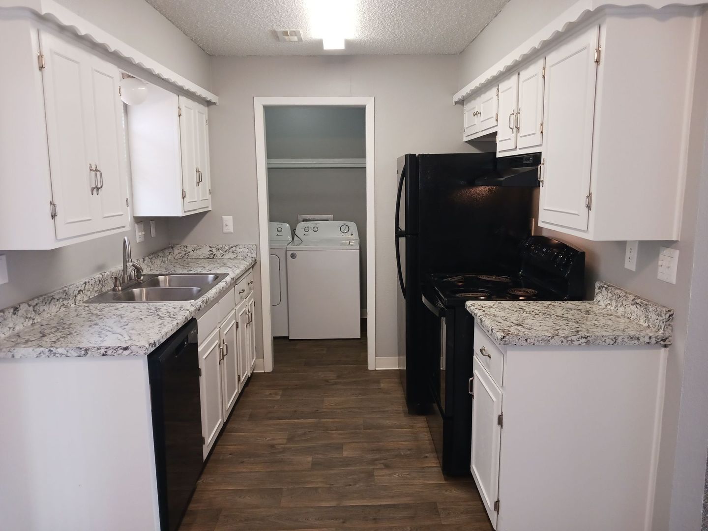 Wichita Apartment: 2355 E. Pawnee