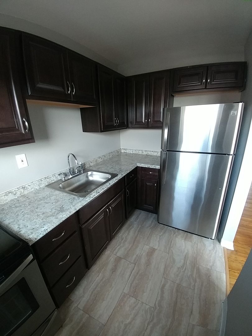 Temple Apartment: 412 Euclid Ave