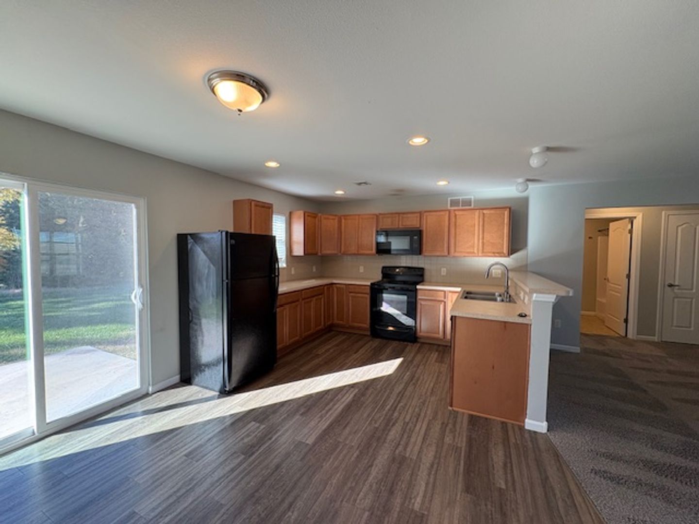 Newton Apartment: 704 Cottonwood Crossing Drive