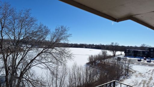 Lakeview 2 bedroom/2 full bathrooms, with brand new appliances and new washer and dryer – photo 1