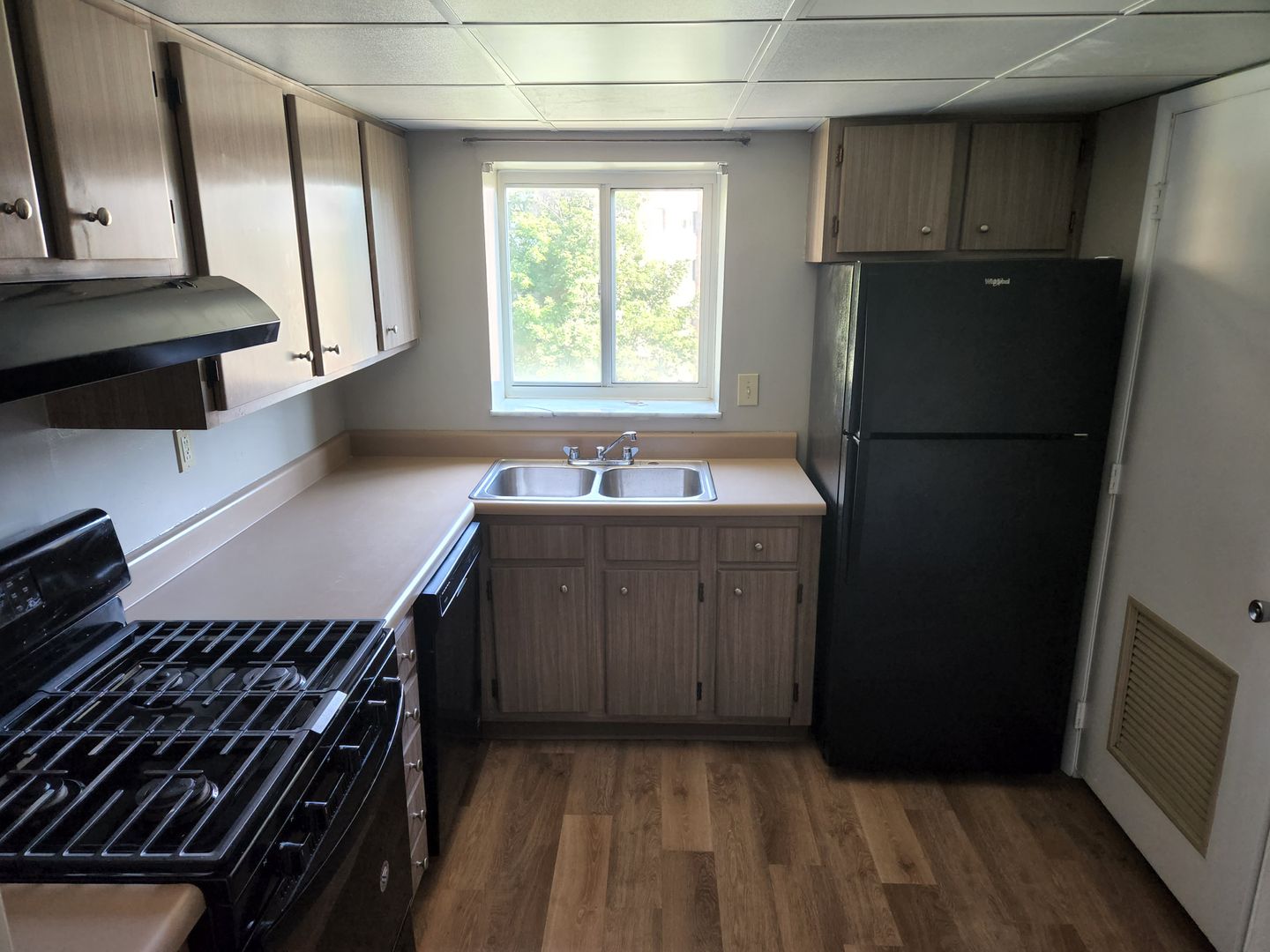 Carnegie Apartment: 834 Washington Avenue