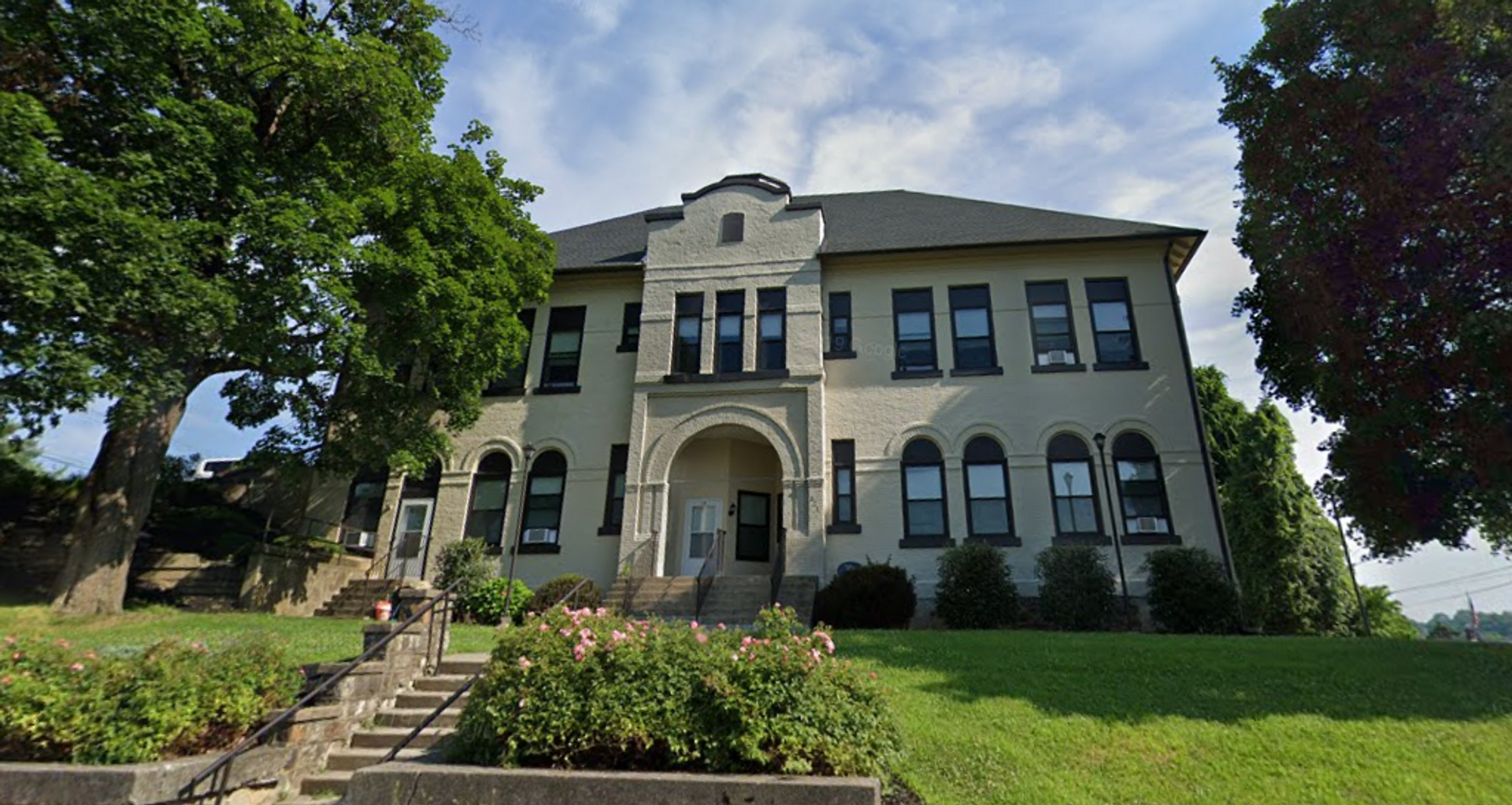 Freemansburg Apartment: 321 Monroe Street