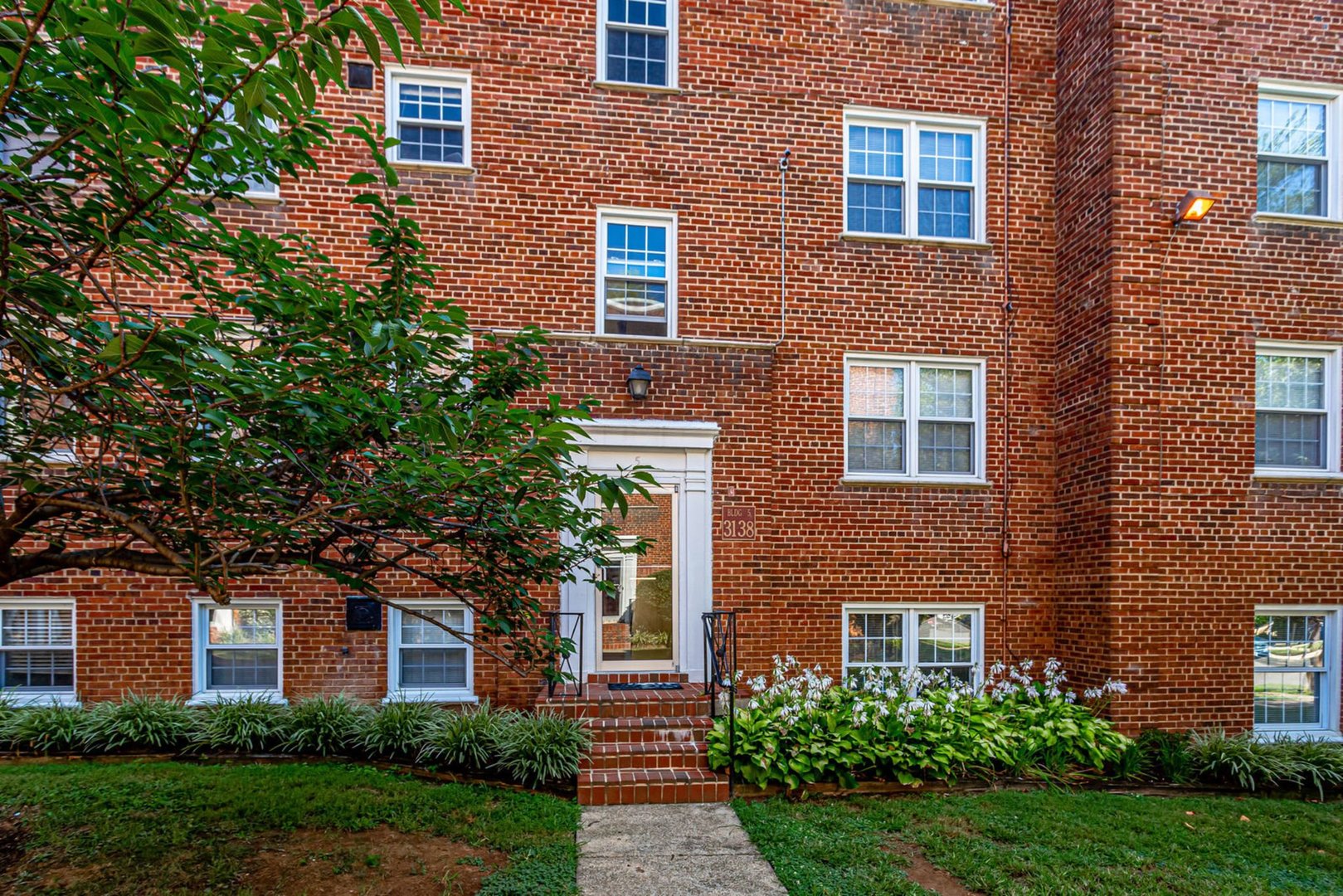 Alexandria Apartment: 218 E. Mason Ave