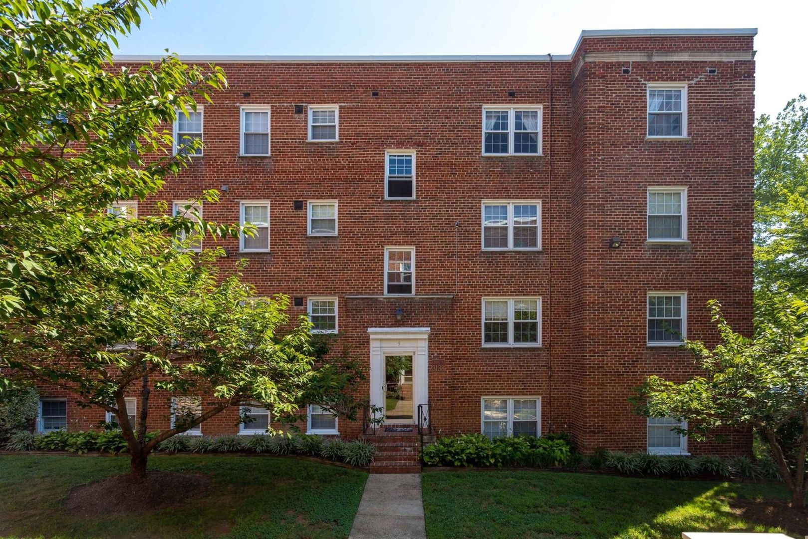 Alexandria Apartment: 218 E. Mason Ave