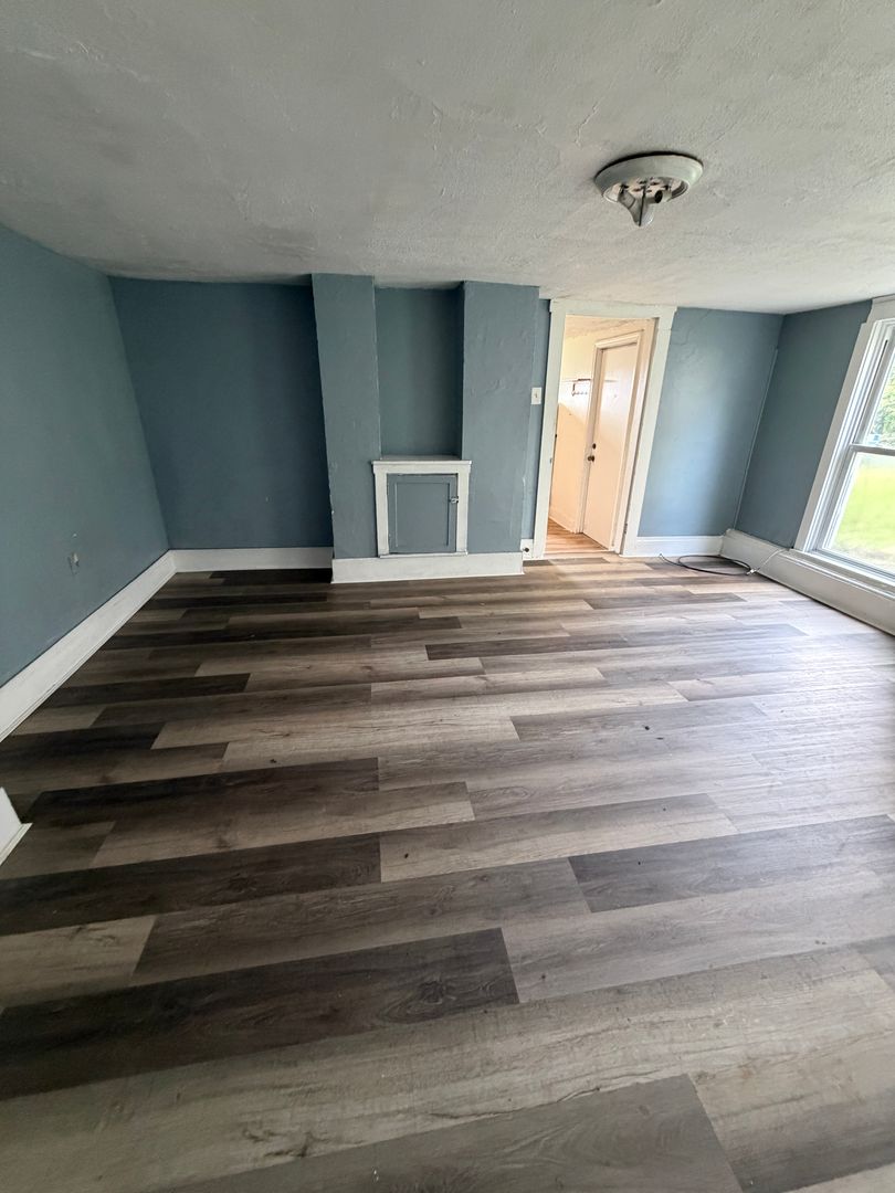 Washington Apartment: 261 Locust Ave