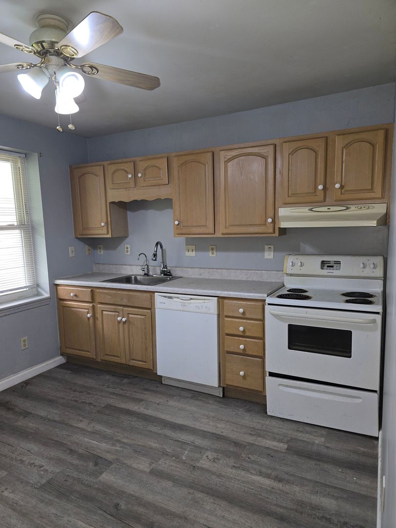 Bridgeville Apartment: 635-639 Baldwin St