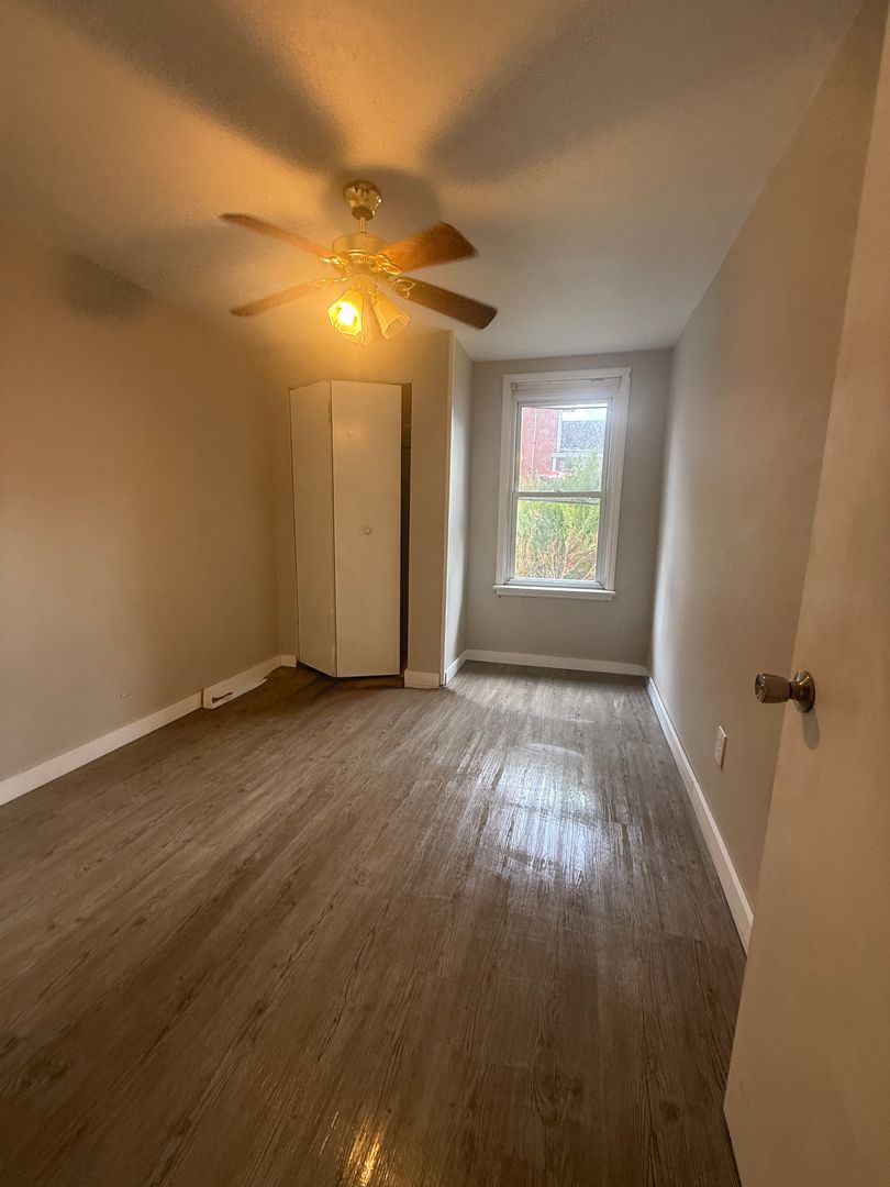 Monongahela Apartment: 421-423 Parkinson St