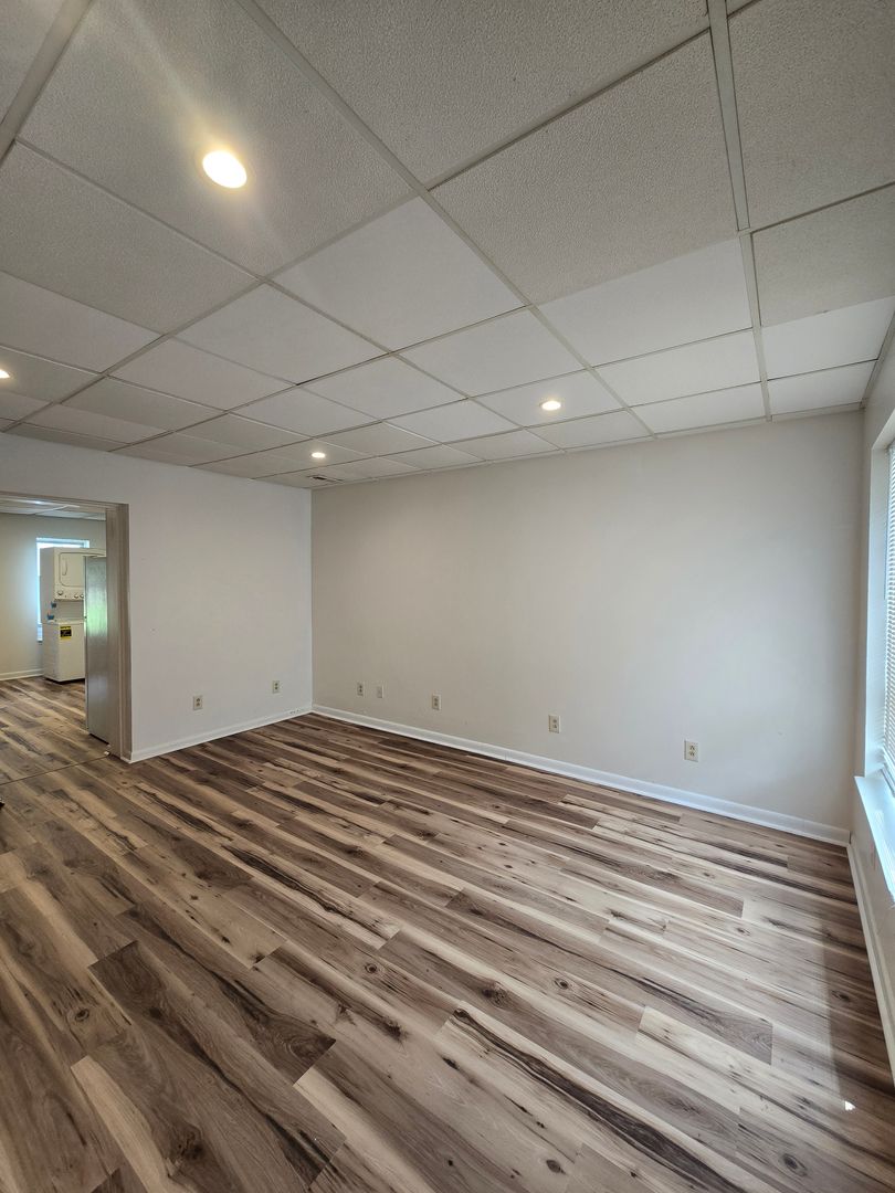 Bridgeville Apartment: 635-639 Baldwin St