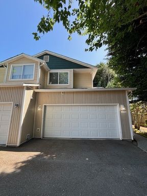 3 bed/3 bath townhome in Des Moines – photo 1