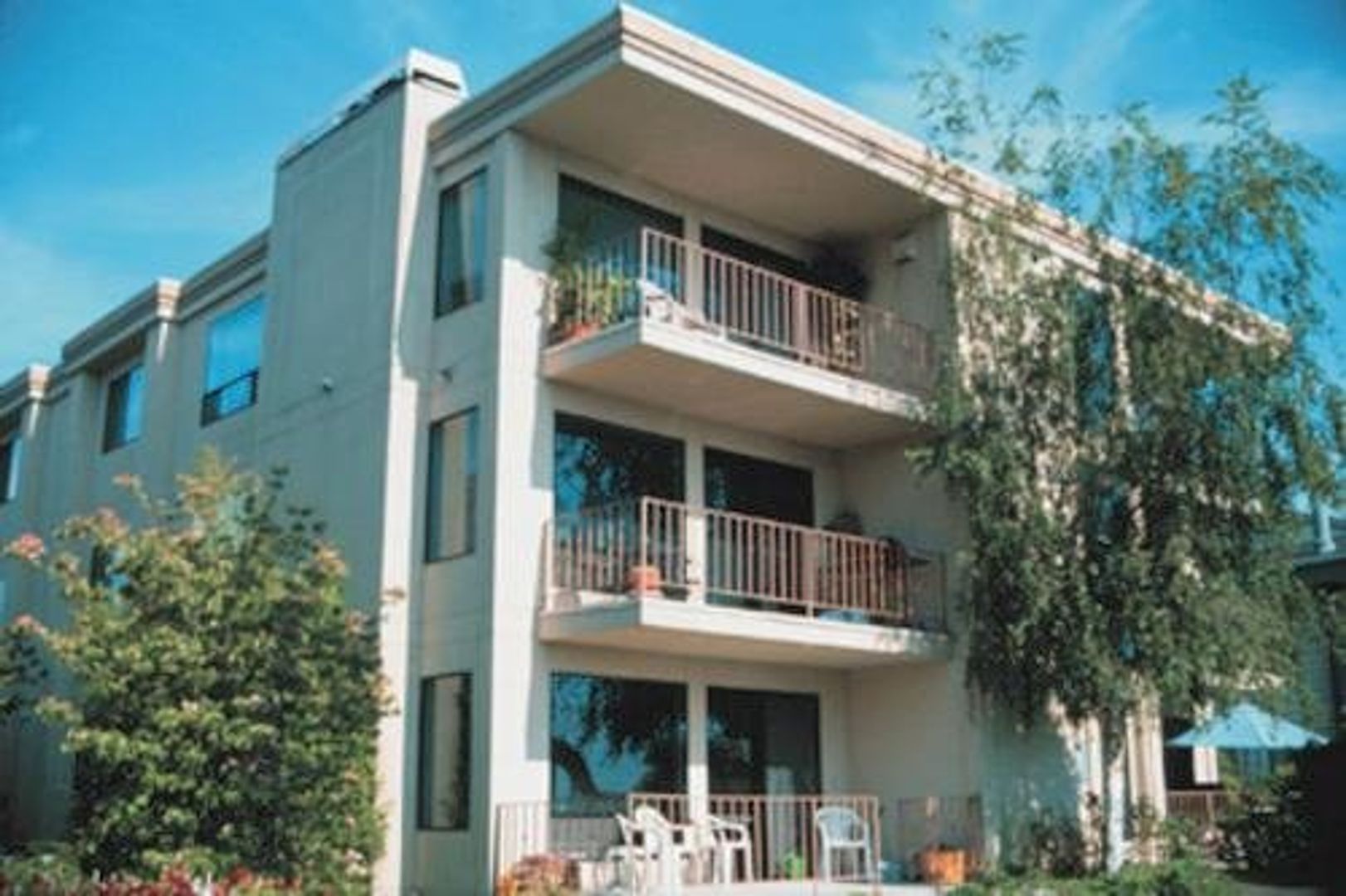 Des Moines Apartment: 22514 6th Ave S