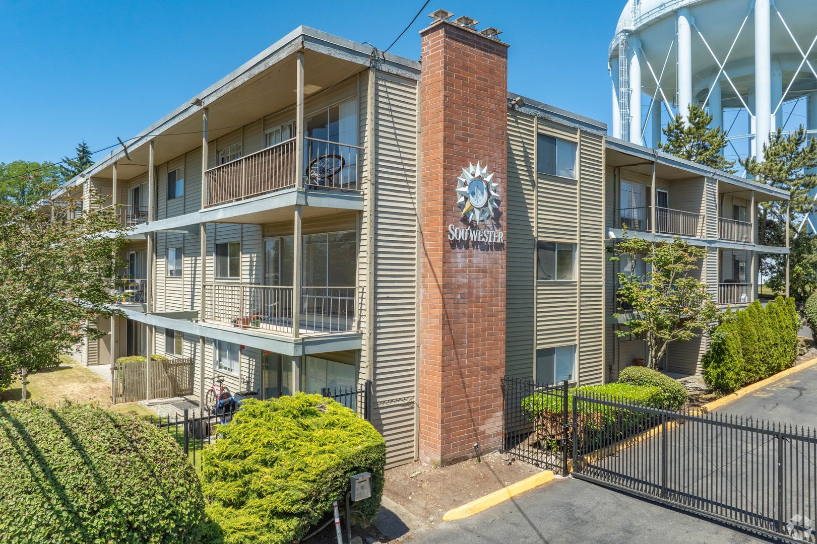 Burien Apartment: 1121 SW 126th St