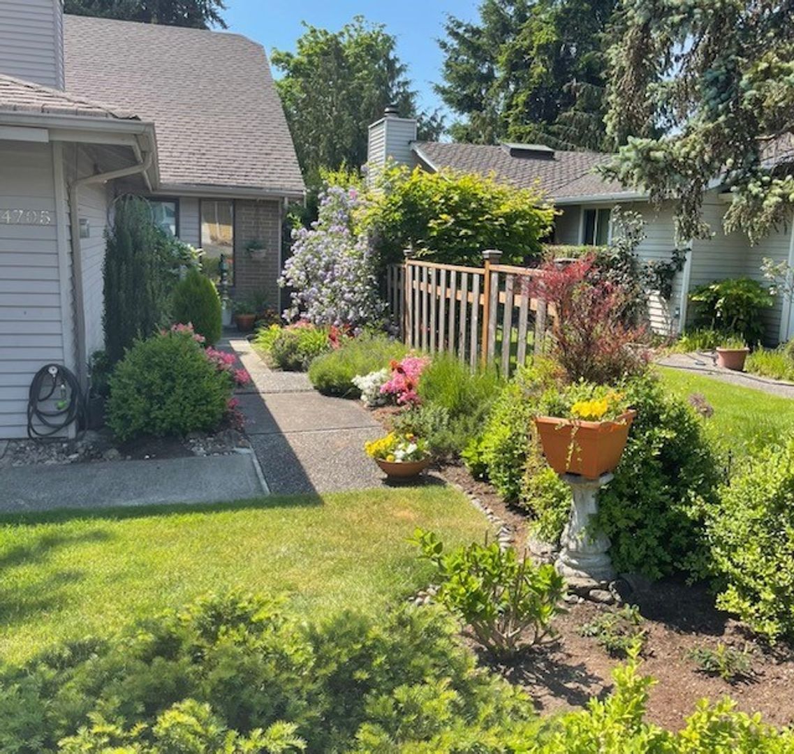 24705 12th Ave S, Des Moines, WA 98198