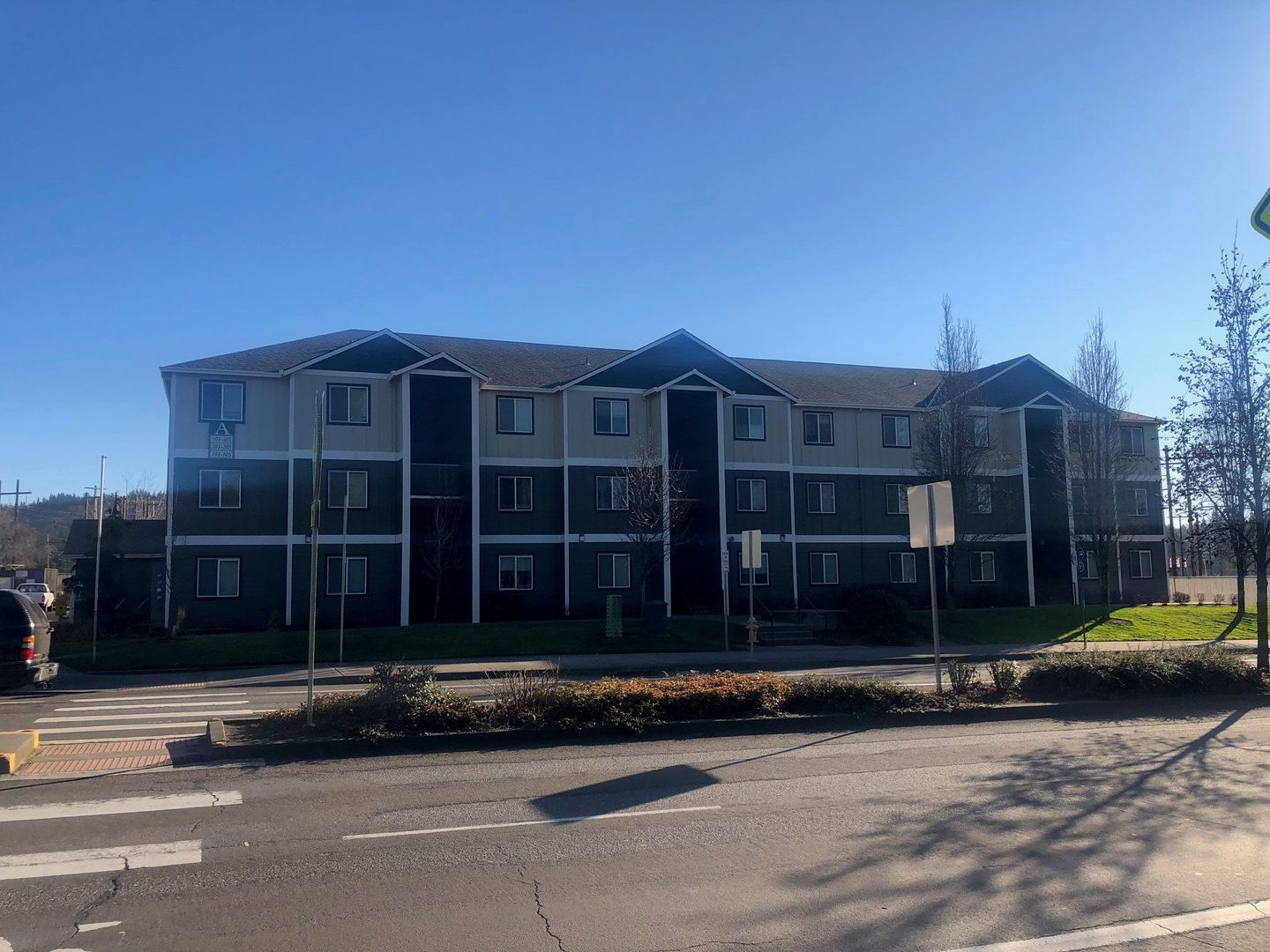 Gresham Apartment: 2948 W Powell Blvd