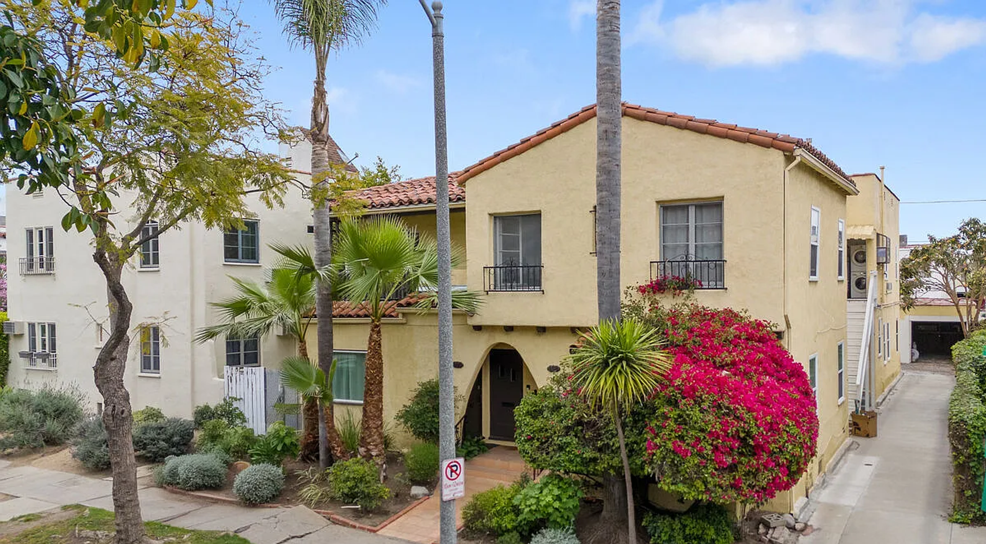 Los Angeles Apartment: 458 N. Genesee Ave