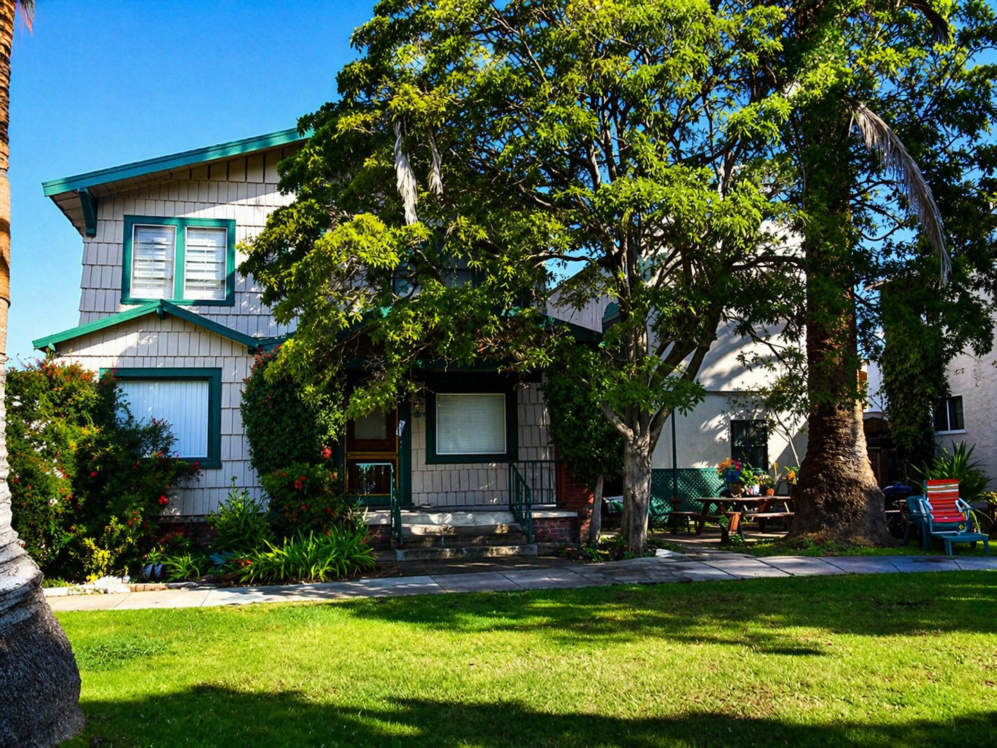 Los Angeles Apartment: 11923-27 Venice Blvd