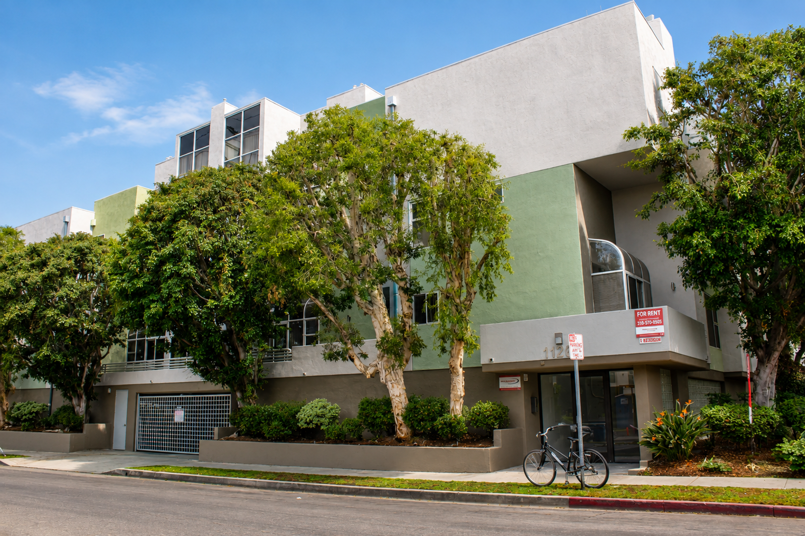 Los Angeles Apartment: 11263 Mississippi Ave