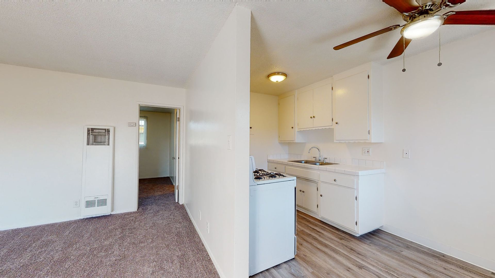 Bellflower Apartment: 9553 Flower Street