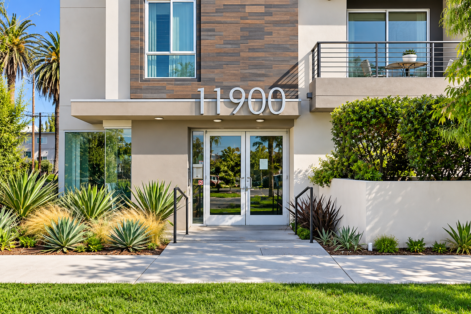 Los Angeles Apartment: 11900 Courtleigh Dr