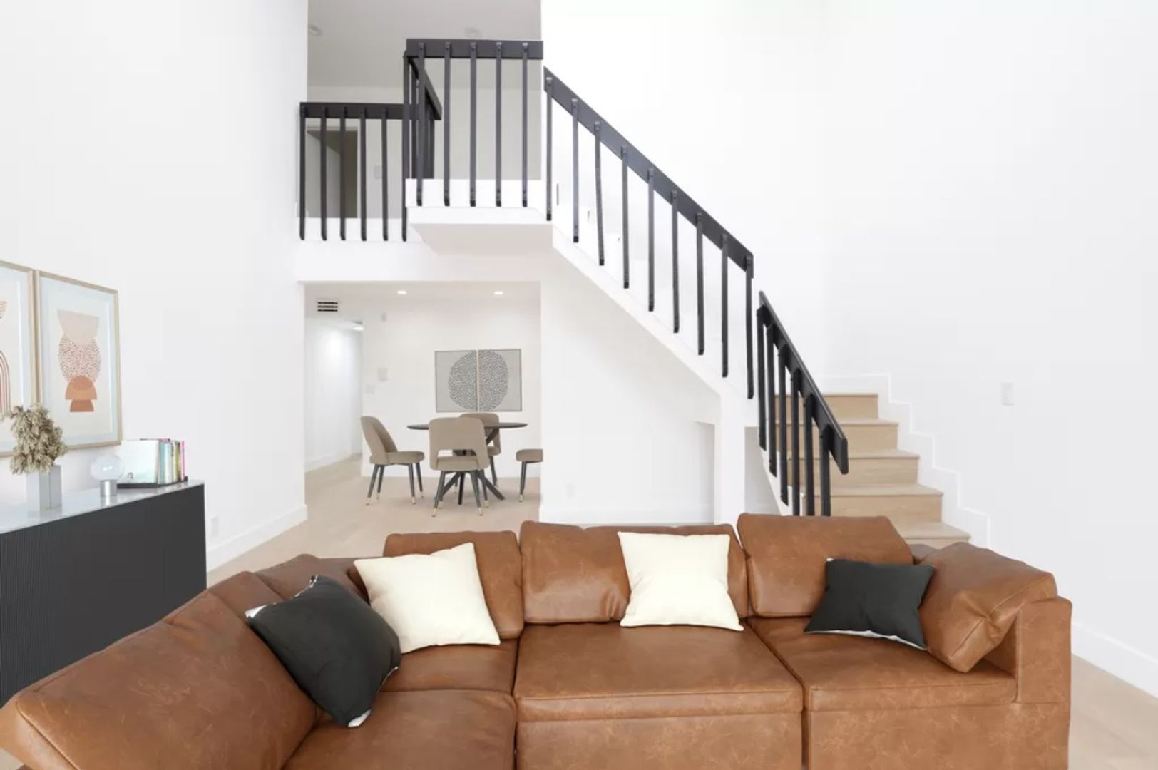 Los Angeles Apartment: 3939 Moore St