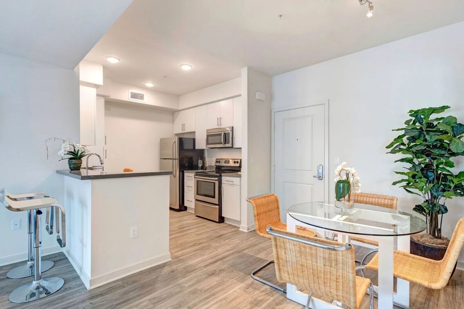 Los Angeles Apartment: 5762 Morley St.