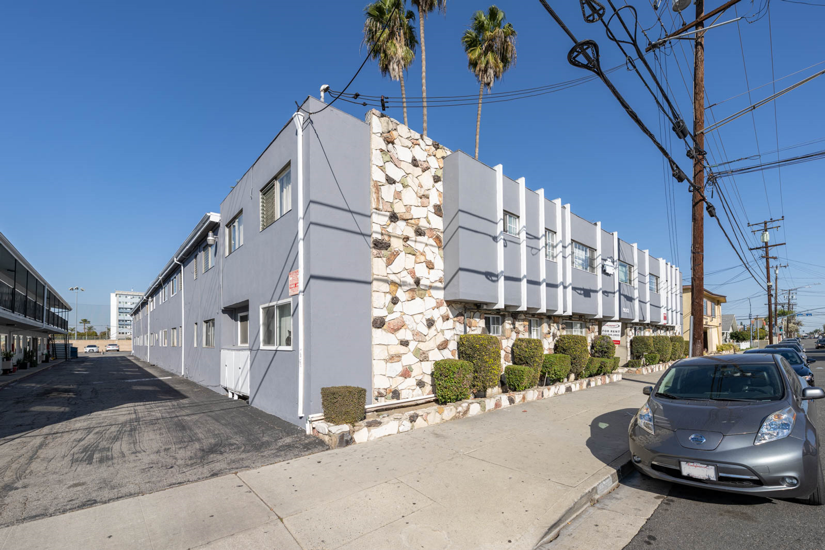 Bellflower Apartment: 9553 Flower Street