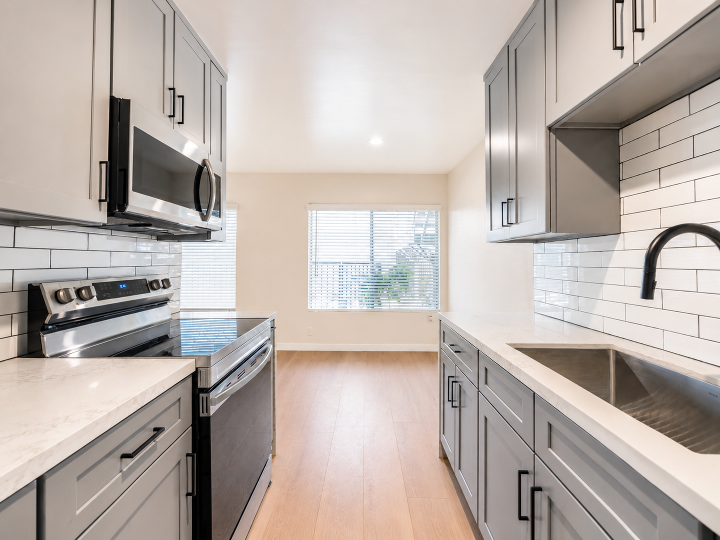 Los Angeles Apartment: 3525 Jasmine Ave