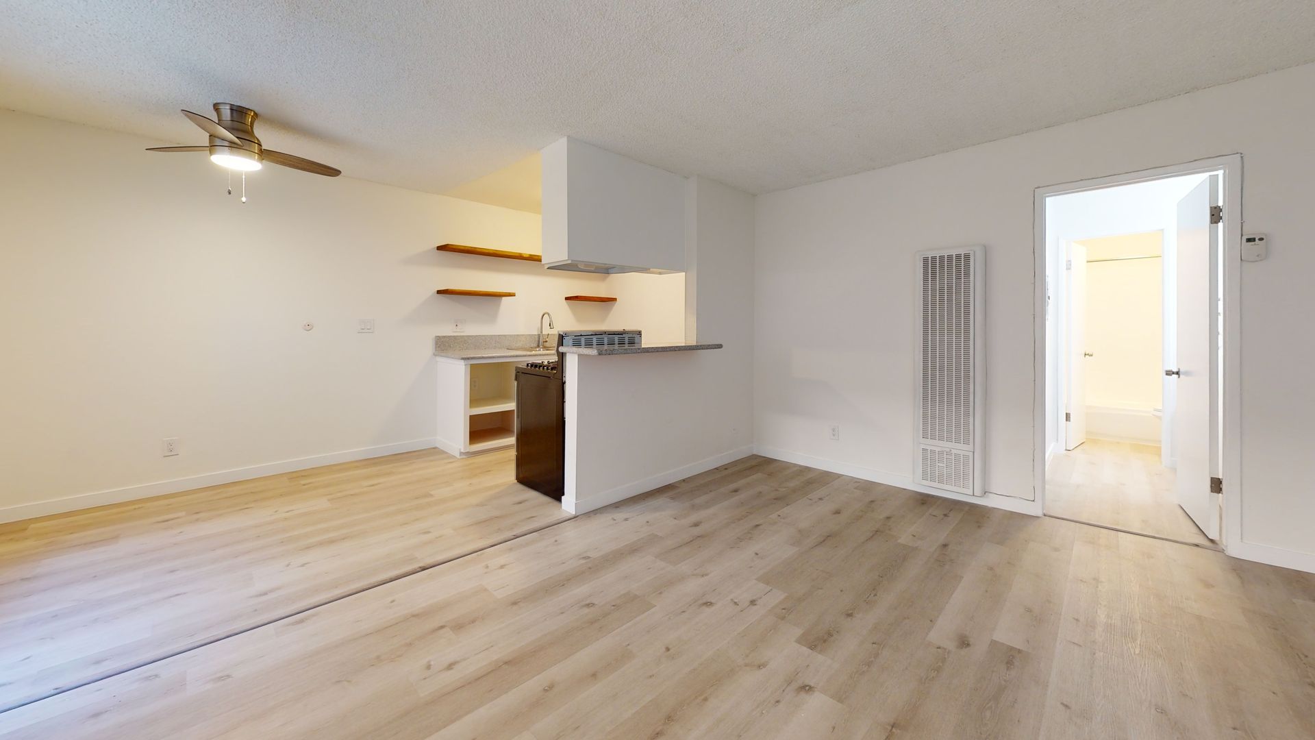 Hawthorne Apartment: 14019 Cerise Ave