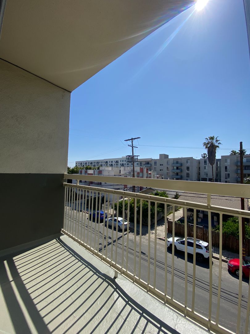 6556 La Mirada 10 of 11