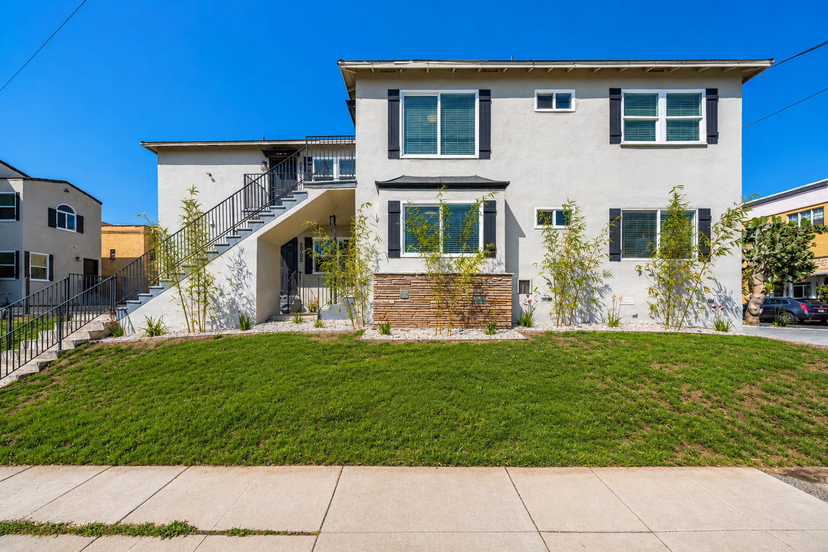 Los Angeles Apartment: 2901 W. Bellevue Ave