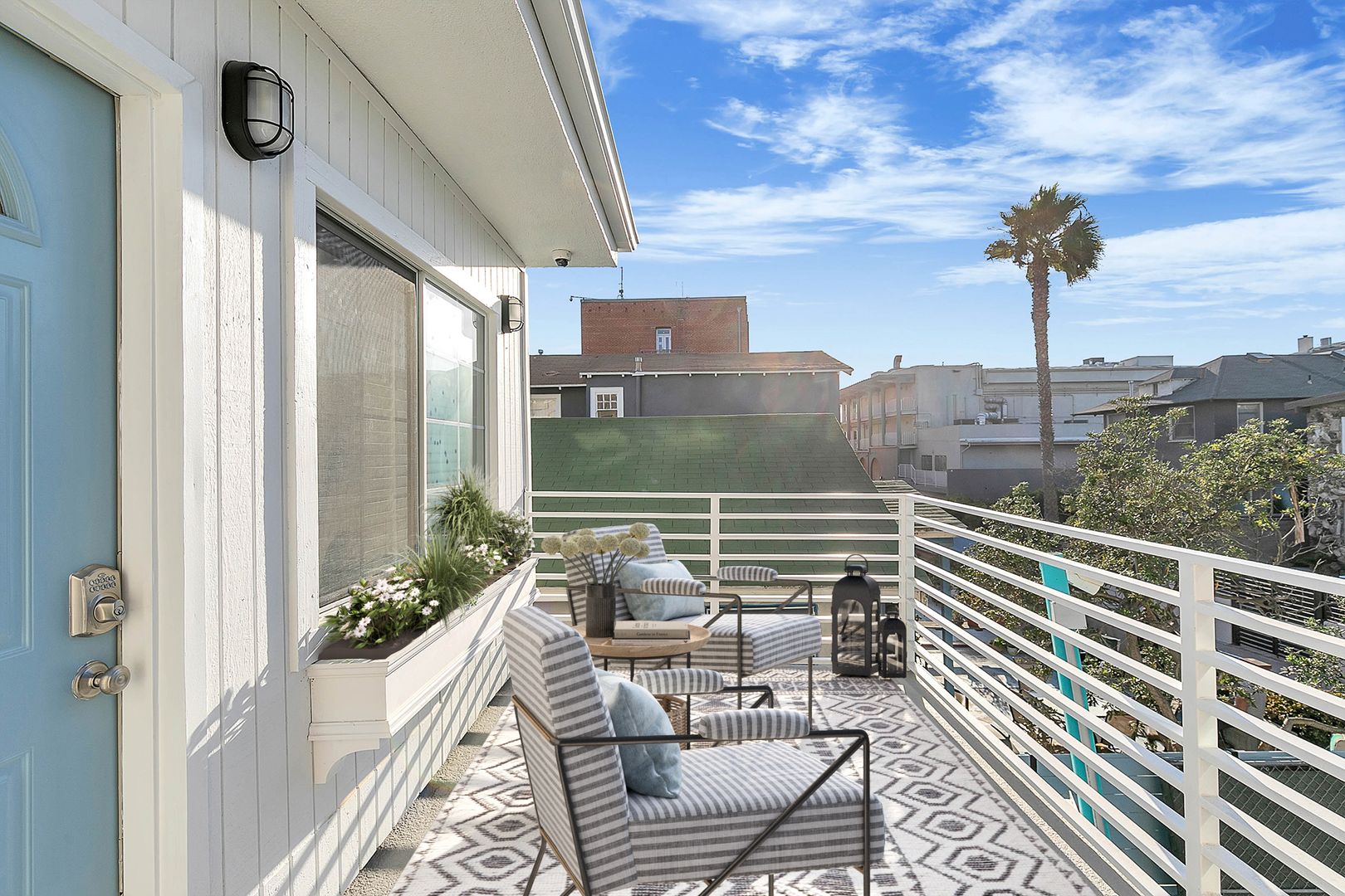 Venice Apartment: 24 Breeze Ave