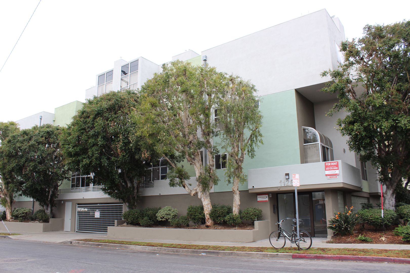 Los Angeles Apartment: 11263 Mississippi Ave